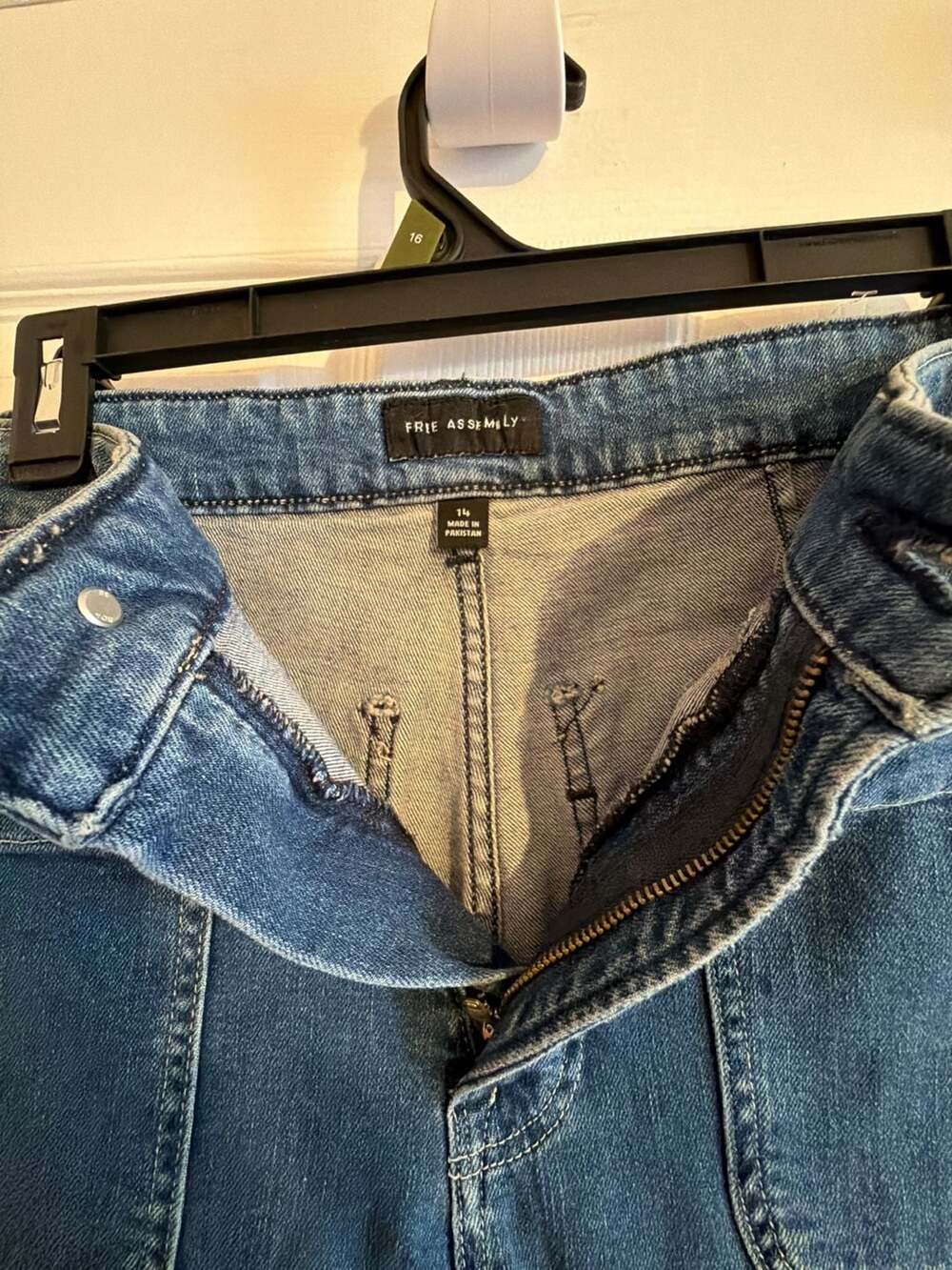 Free Assembly Women's High Rise Patch Pocket Flare Jeans HOM1226-J - Picture 9 of 11